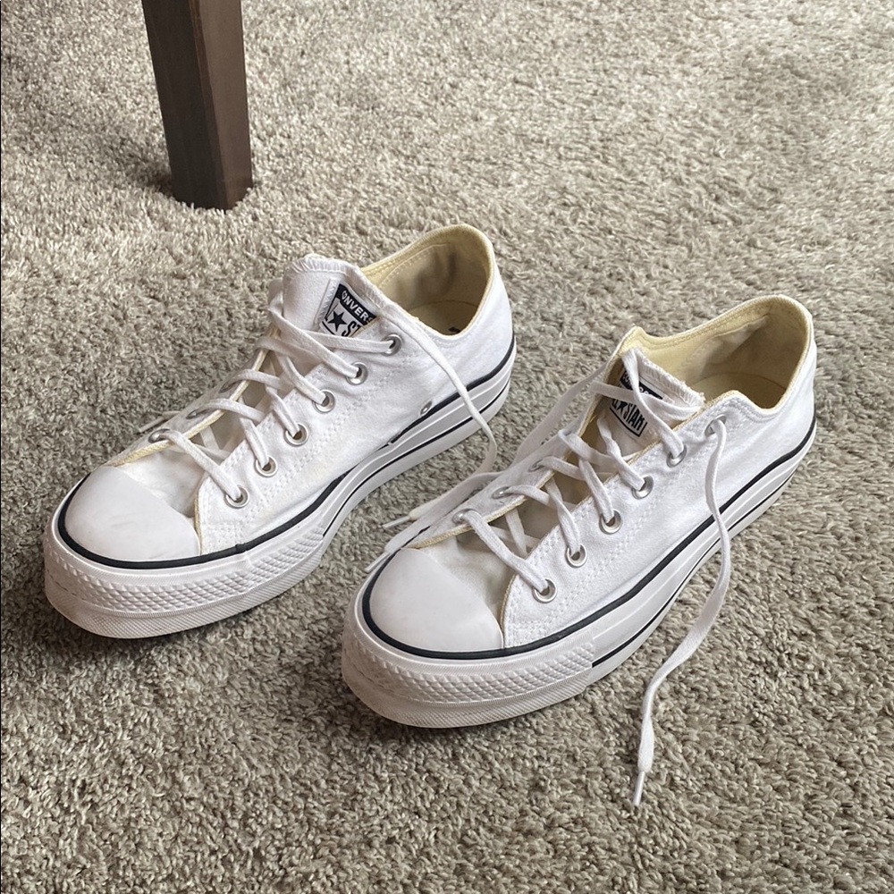 Converse Chuck Taylor White Platform Sneaker. Women’s size US 10